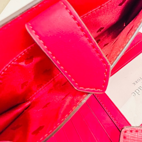 NWOT Kate Spade Heart Phone wallet - Picture 8 of 13